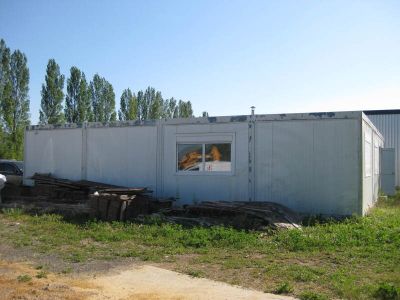 une photo d'un bâtiment en cours de construction