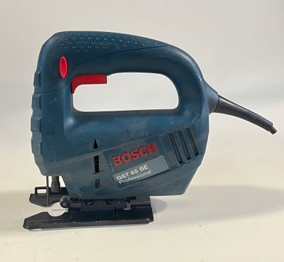 1 scie sauteuse BOSCH modèle GST 65 BE.