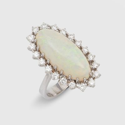 une bague en oplite et diamants, par van cleef