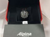 une image représentant une boîte contenant une montre