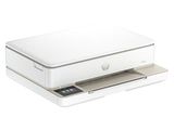 L'imprimante de bureau HP est posée sur une surface blanche