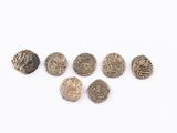un ensemble de cinq pièces d'argent et de bronze