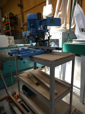 a machine that is sitting on a table in a room