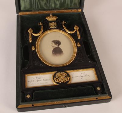 a picture of a woman in a hat in a box