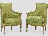 paire de fauteuils de style Louis XVI avec revêtement vert, revêtement vert, revêtement vert, revêtement vert