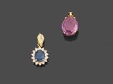 une paire de pendentifs en saphir et diamants