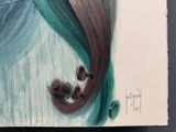un dessin représentant une femme aux cheveux longs avec un parapluie