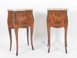 paire de tables de chevet de style Louis XV avec plateau en marbre