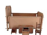 un lit avec une commode, une chaise et une autre chaise à l'intérieur