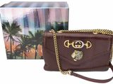 sac Gucci marron avec bandoulière à chaîne et finitions dorées