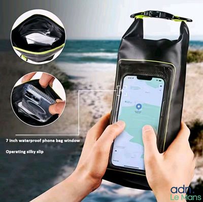 Lot de deux articles dont une saccoche étanche 2L pour plage…