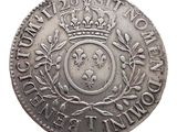 une vieille pièce d'argent surmontée d'une couronne