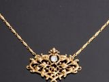 gros plan d'un collier sur un mannequin mannequin mannequin mannequin mannequin mannequin mannequin mannequin mannequin