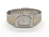 montre en argent et en or sur fond blanc, avec un fond blanc