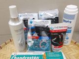 de nombreux types différents de dentifrices et de produits liés au dentifrice sur la table