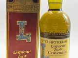 une image d'une bouteille de whisky à côté d'une boîte