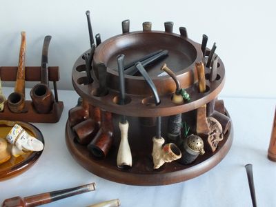les nombreux types d'outils qui se trouvent sur la table