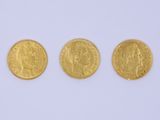 three gold sovereigns, one of which is a sovereign and one of which is a sovereign