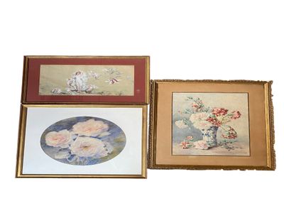 trois photos encadrées représentant des fleurs dans un vase et un vase rempli de fleurs