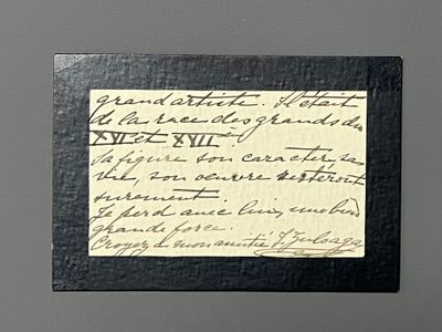 une feuille de papier écrite sur une table