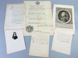 plusieurs vieilles lettres et photos de personnes sur un fond bleu