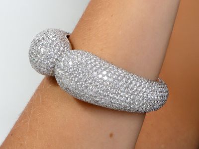 Importante manchette pivotante en or gris sertie de 1176 diamants de t - Photo 1