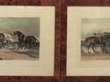 deux gravures encadrées représentant des chevaux galopant sur un chemin de terre