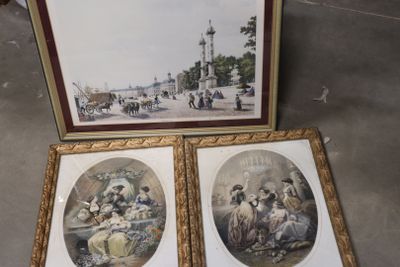 Lot de trois estampes polychromes : une vue de Bordeaux et u… - Photo 1