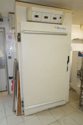 SUR DESIGNATION : Une chambre de pousse ELECTROLUX BAKING (s…