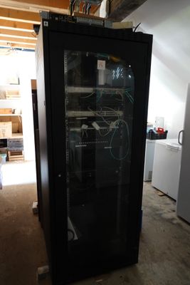 ARMOIRE informatique en métal laqué noir pour serveur ZPAS.