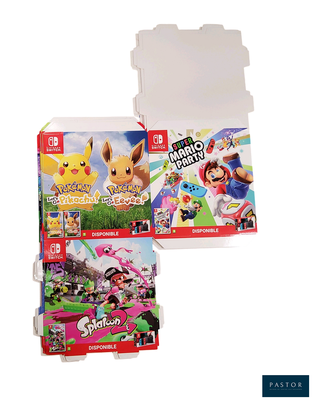 deux jeux Nintendo Wii dans une boîte posée sur une surface blanche
