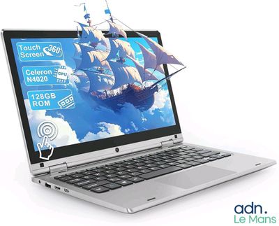 un ordinateur portable avec un bateau pirate à l'écran
