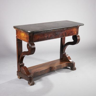 Importante console en acajou et placage d'acajou ouvrant par…