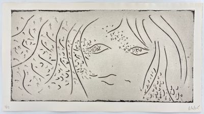 un dessin en noir et blanc d'un visage de femme