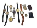 un grand nombre de montres posées sur une table