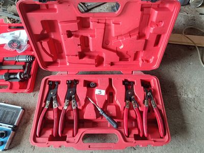 VENDU SUR DESIGNATION. 1 petit ensemble d'outillage manuel *…