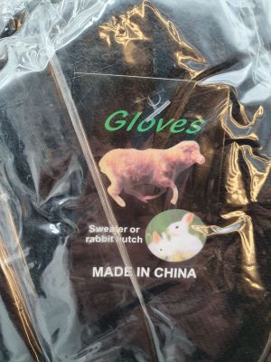 un sac en plastique avec l'image d'un mouton à l'intérieur