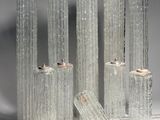 un ensemble de bougies posées sur une table