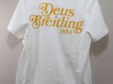 a white t - shirt with the words deus greeting printed on it