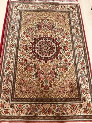 Tapis Iran Goum laine très belle qualité fond blanc 165 x 11…