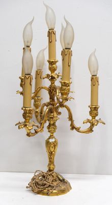 Chandelier de style Louis XV en bronze doré.