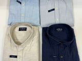 trois chemises pour homme de couleurs et de tailles différentes