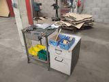 une photo d'un poste de travail dans un garage