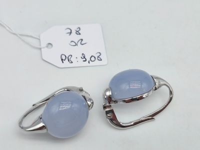 paire de boucles d'oreilles en chalcet bleu taillé en cabochon, avec des apprêts en argent
