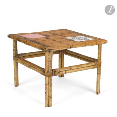 une image représentant une table en bois avec un plateau en carrelage et des pieds