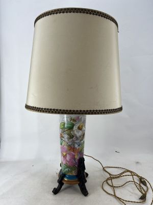 an image of a table lamp with a lamp shade on it