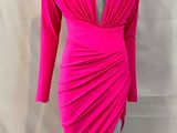 une robe rose sur un mannequin, un mannequin, un mannequin, un mannequin, un mannequin, un mann