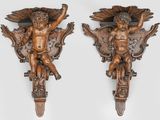 paire d'appliques murales en bois sculpté représentant des chérubins et des anges