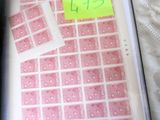 une photo d'une photo d'un livre sur lequel est collé un autocollant