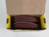 une boîte en carton remplie de disques de différentes tailles et couleurs